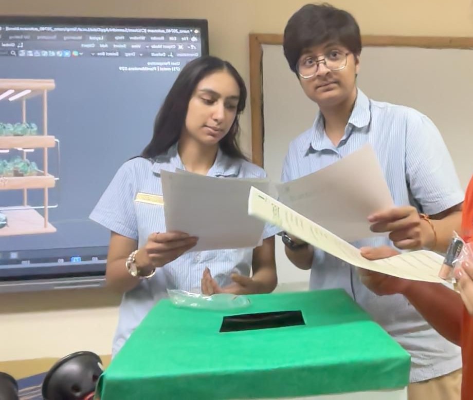 Volunteers Saumya Sagar & Aariv Garg